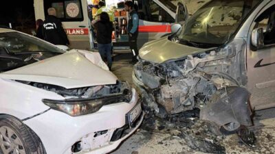 Adıyaman ilinde meydana gelen bir trafik kazasında, otomobil ile hafif