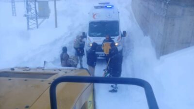 Eleşkirt ilçesinde meydana gelen yoğun kar yağışı ve tipi nedeniyle