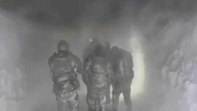 Ağrı’da etkili olan fırtına nedeniyle Kağızman-Ağrı karayolunda mahsur kalan iki