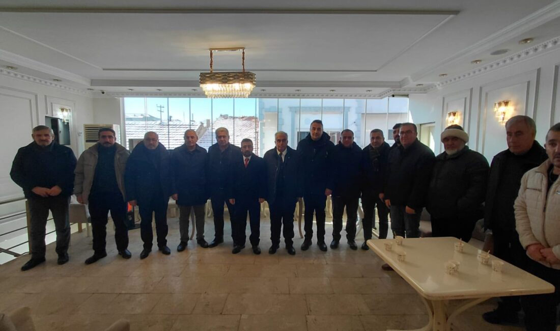 AK Parti Yerköy İlçe Başkanı Serkan Işık ve yönetim kurulu