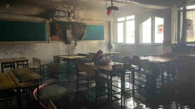 Alanya ilçesinde bulunan bir ilkokulda klima ünitesinden çıkan yangın korku