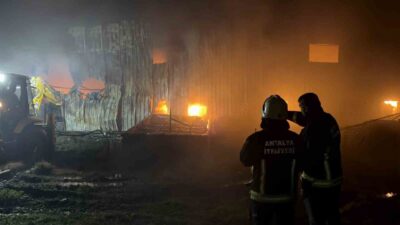 Alanya ilçesine bağlı Kestel Mahallesi’nde bir depoda meydana gelen yangın,
