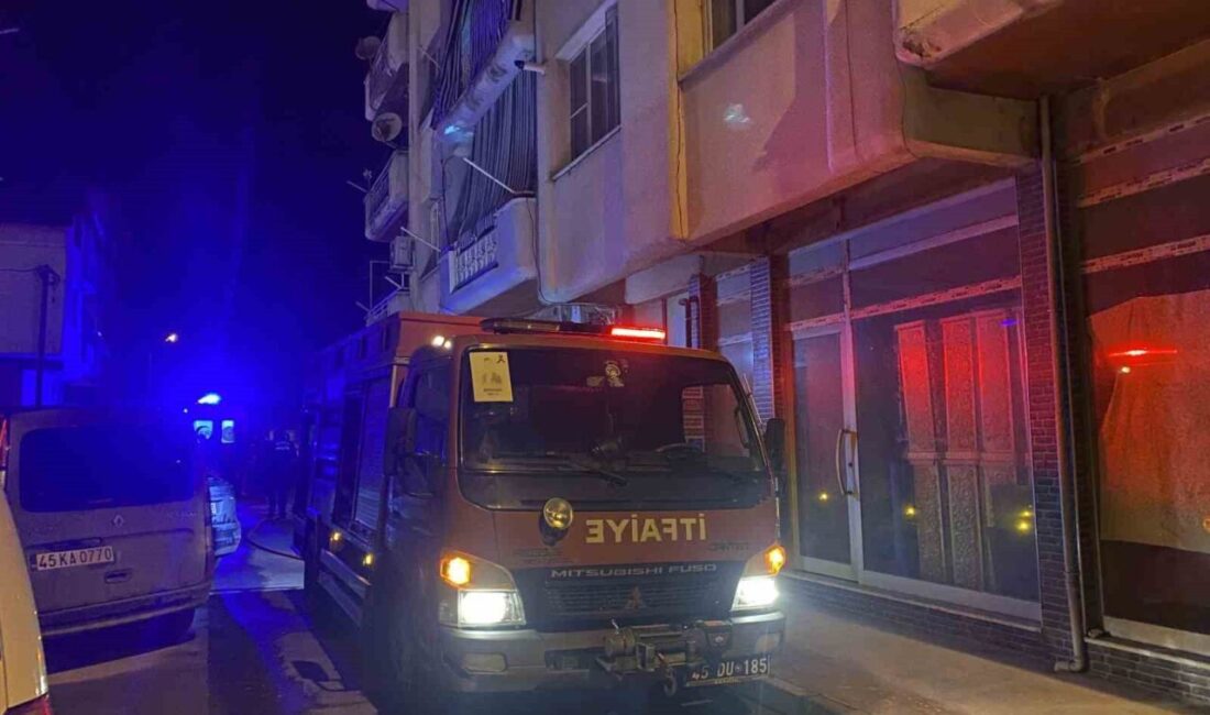 Alaşehir, Manisa’da sabahın erken saatlerinde bir apartmanın üst katında çıkan