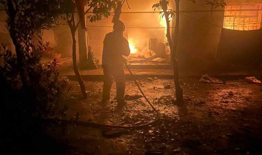 Hatay’ın Reyhanlı ilçesinde meydana gelen yangında, Bayır Mahallesi’nde bulunan tek