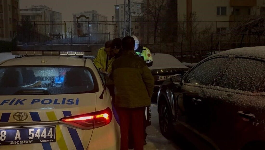 Kayseri’de polis ekipleri tarafından dur ihtarına uymayan sürücü, drift yaparak