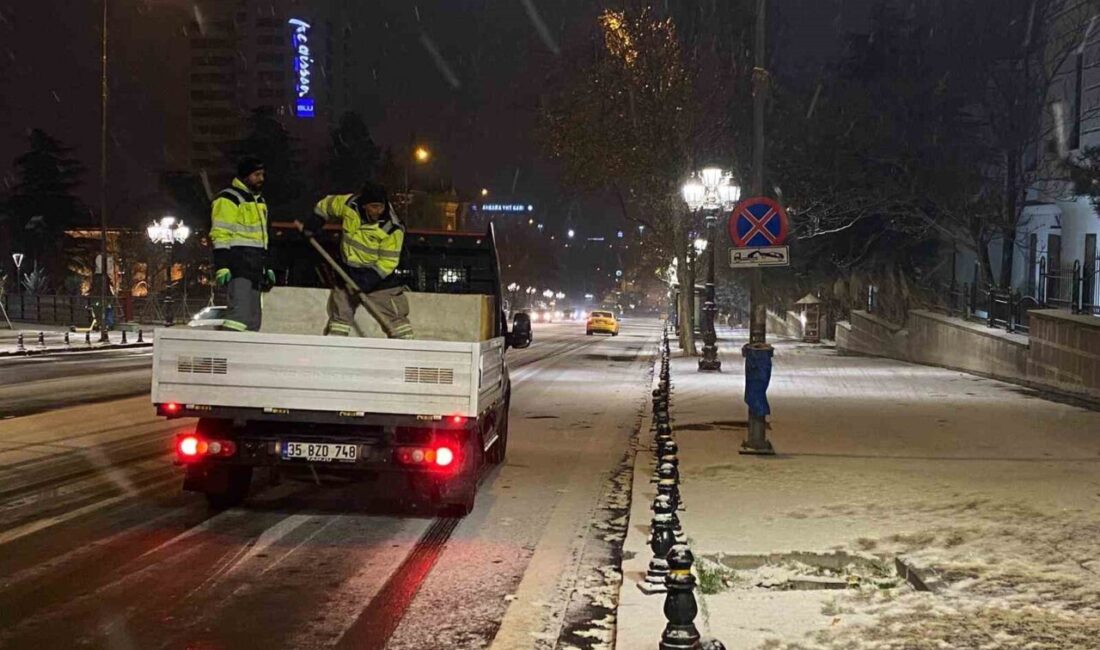 Ankara’da yeni yılın ilk saatlerinde kar yağışı etkili oldu. Başkent,