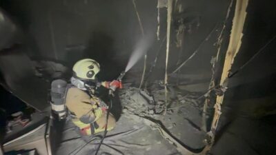 Hatay’ın Antakya ilçesindeki Bağrıyanık Mahallesi’nde meydana gelen yangın, itfaiye ekiplerinin
