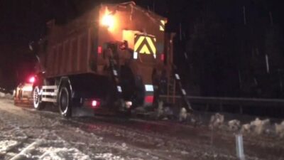 Akseki-Seydişehir karayolunda kar yağışı etkili olmaya başladı. Saat 23.00 civarında