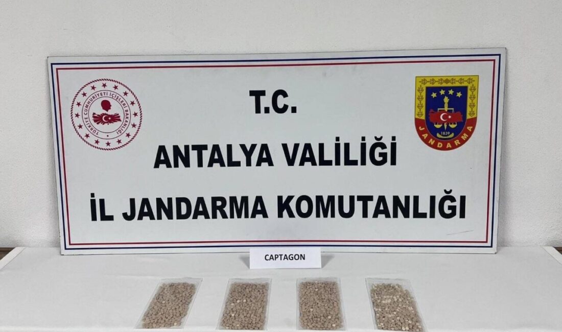Antalya’nın Döşemealtı ilçesinde gerçekleştirilen uyuşturucu operasyonunda 6 bin 56 adet