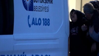 Antalya’da, karne almaya gitmek için okula yetişmeye çalışan iki lise