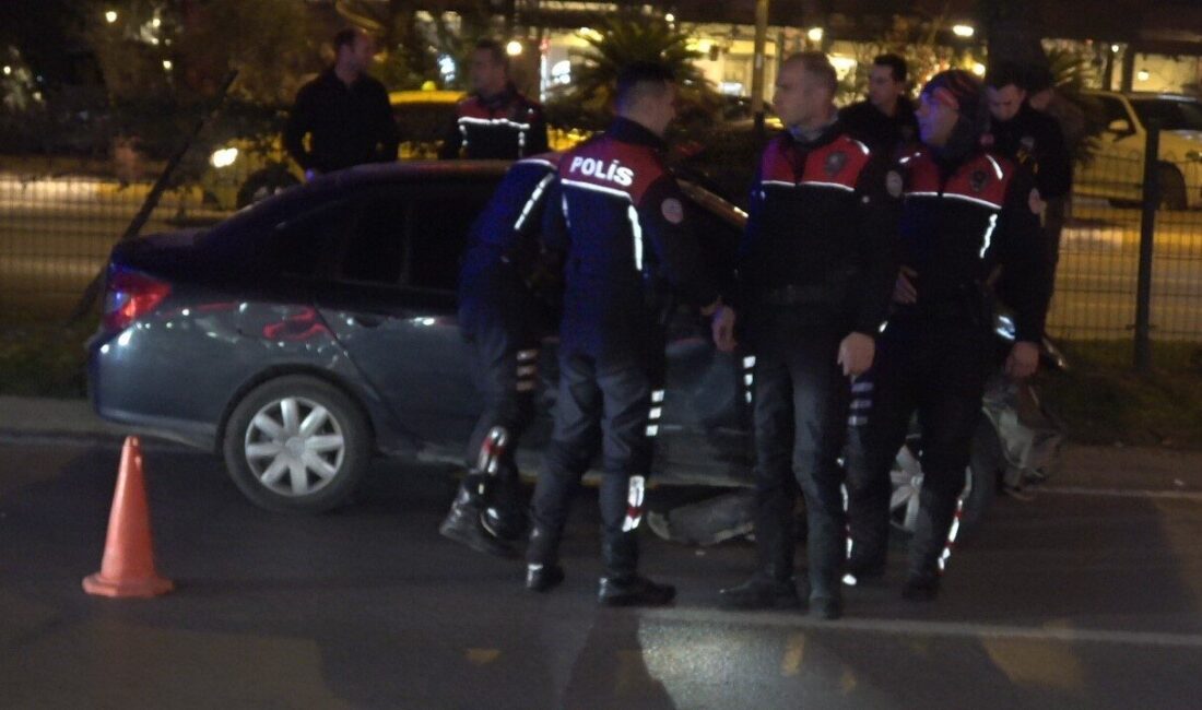 Antalya’da yaşanan olayda, polis ekipleri tarafından dur ihtarına uymayan bir