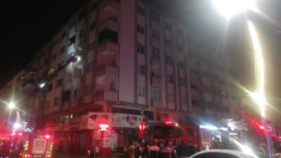 Afyonkarahisar’da bir apartmanda çıkan yangında dumandan etkilenen 5 kişi hastaneye