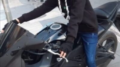 Tarsus ilçesinde meydana gelen trafik kazasında ağır yaralanan genç, hastanede