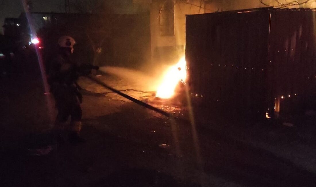 Hatay’ın Arsuz ilçesinde bulunan Karaağaç Cumhuriyet Mahallesi’nde meydana gelen yangın,