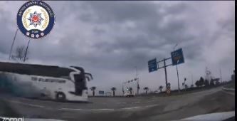 Artvin’de trafik kurallarını ihlal eden bir otobüs şoförü ile drift