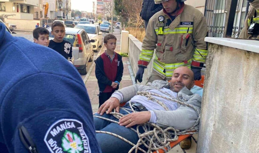 Manisa’nın Yunusemre ilçesinde bir kişi, güvercinlerine bakmak için çıktığı binanın