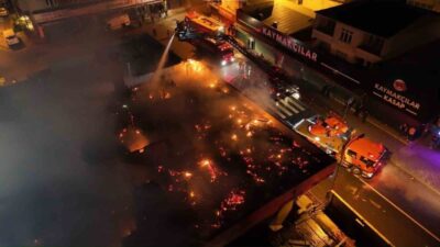 Ataşehir’de bulunan bir binanın çatısında çıkan yangın, büyük endişeye yol
