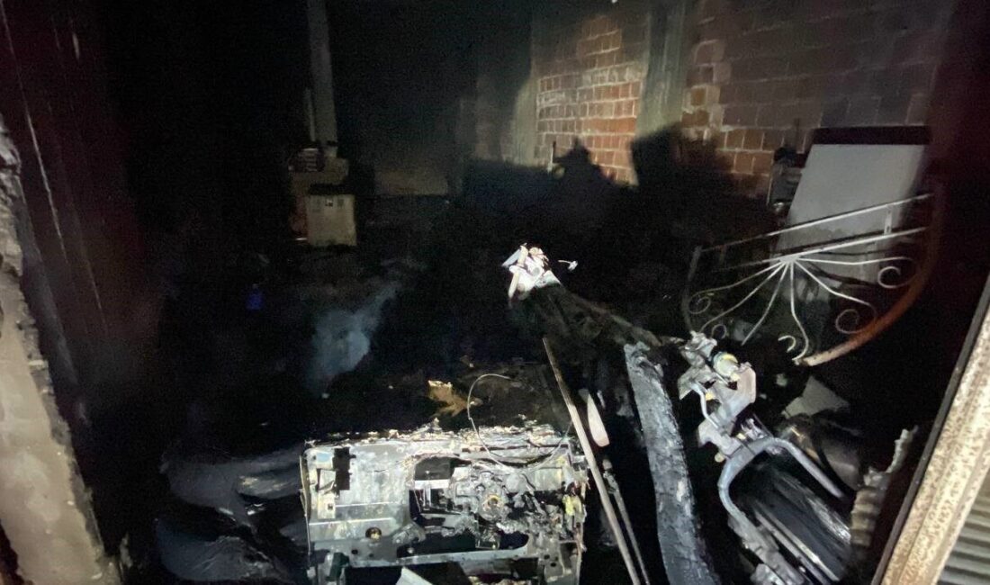 Aydın’ın Efeler ilçesinde bir apartmanın zemin katındaki depoda çıkan yangın