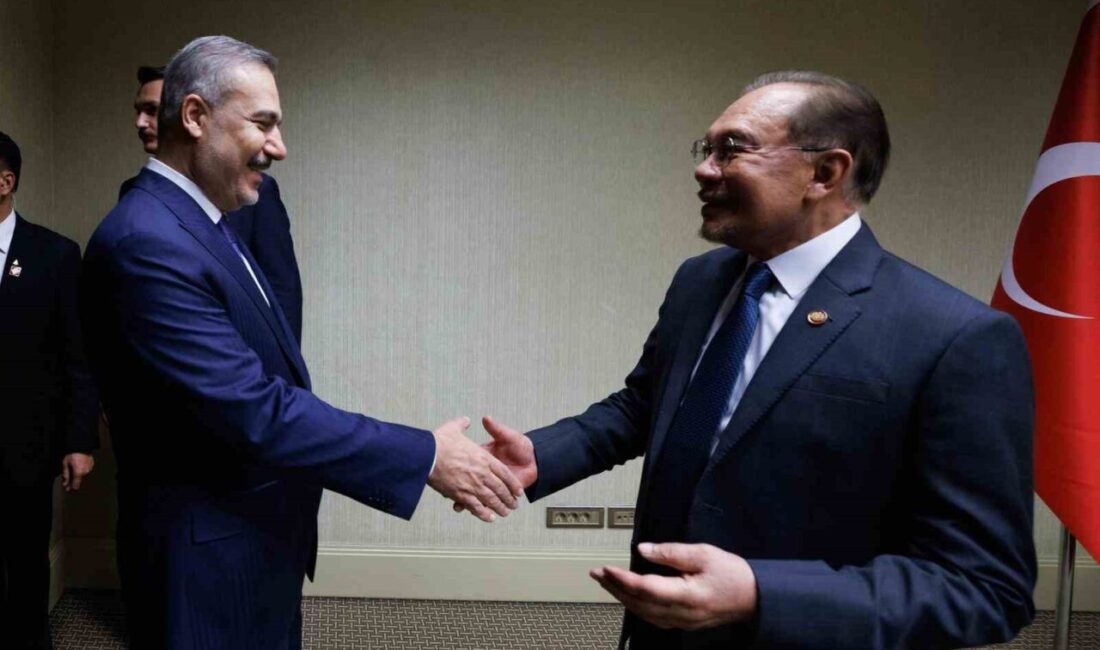 Türkiye’nin Dışişleri Bakanı Hakan Fidan, Malezya Başbakanı Enver İbrahim ve