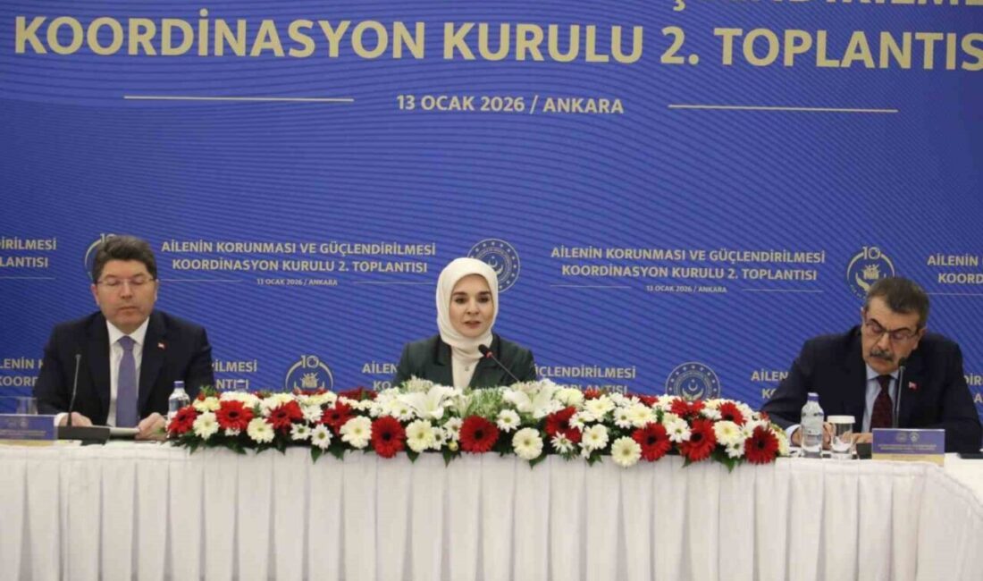 Aile ve Sosyal Hizmetler Bakanı Mahinur Özdemir Göktaş, genç çiftlere