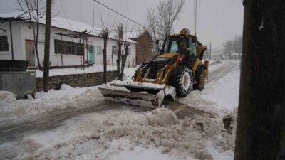 Balıkesir Büyükşehir Belediyesi, Karla Mücadeleyi Sürdürüyor Balıkesir’deki yoğun kar yağışı