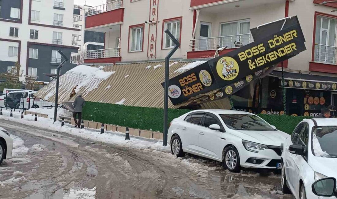 Batman ilinde etkili olan şiddetli kar yağışı, şehirdeki hayatı olumsuz