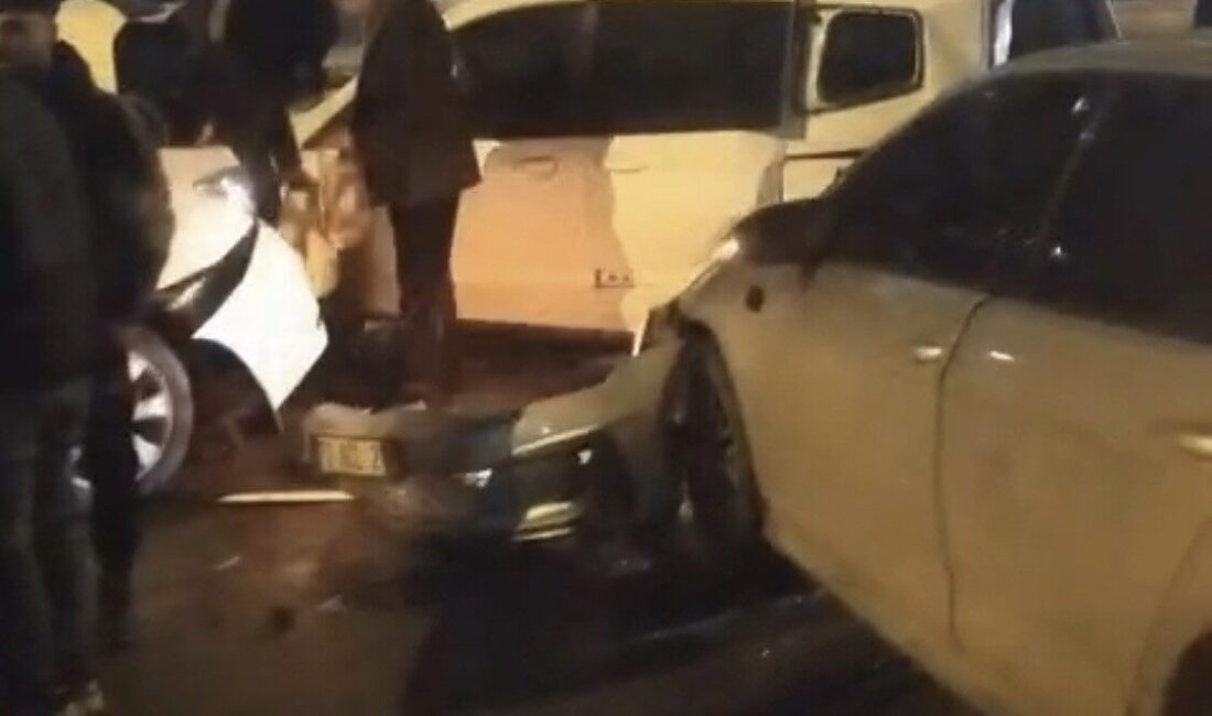 Batman’da yaşanan bir trafik kazasında seyir halindeki bir aracın park
