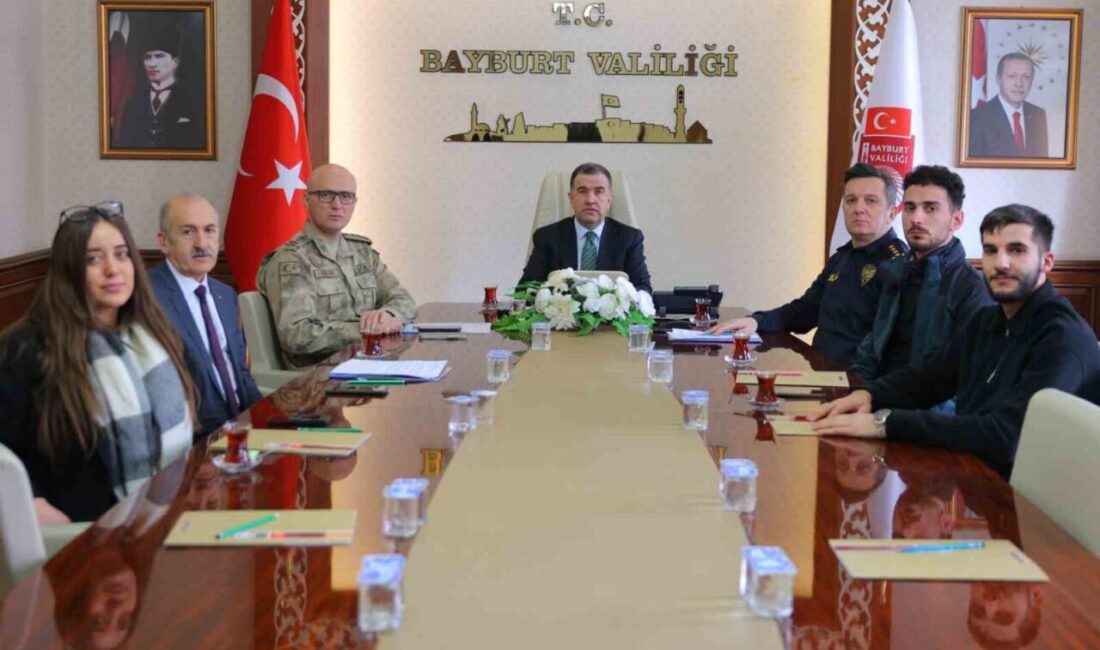 Bayburt Valisi Mustafa Eldivan başkanlığında düzenlenen Asayiş ve Bilgilendirme Toplantısı’nda,