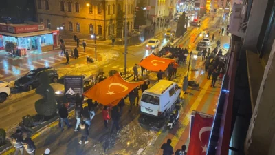 Yozgat’ta Anahtar Parti İl Başkanlığı tarafından düzenlenen Bayrak Yürüyüşü, yüzlerce