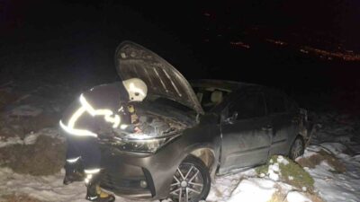 Hatay’ın Belen ilçesinde, sürücü kontrolünü yitirerek araziye uçan bir araçta