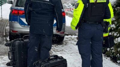 Berlin’in güneybatısında meydana gelen yangın, elektrik nakil hatlarına zarar vererek