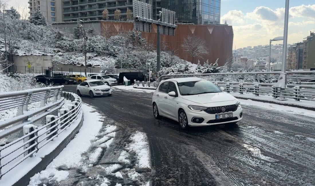 İstanbul’da kar yağışının etkisiyle bazı ilçeler beyaza bürünürken, Beşiktaş’ta bulunan