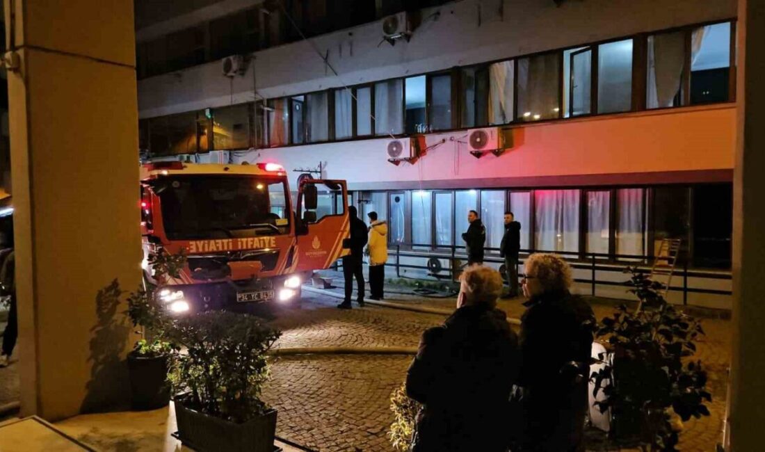 Beyoğlu’ndaki bir otelde meydana gelen yangında 3 kişi ve bir