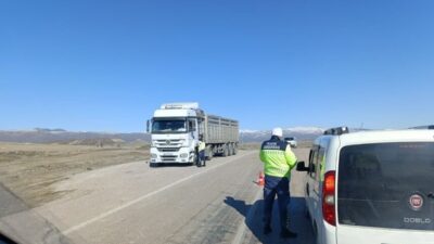 Beypazarı İlçe Jandarma Komutanlığı ekiplerince ilçenin çeşitli noktalarında trafik denetimi