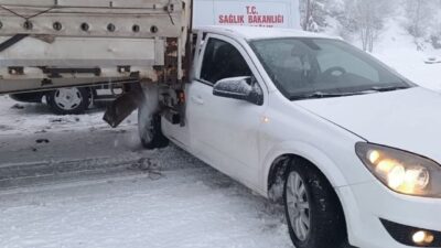Bingöl’de, kar ve buzlanma sebebiyle gerçekleşen bir trafik kazasında otomobilin