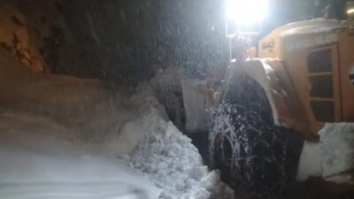 Bitlis–Hizan karayolunun Seyidava mevkiinde gece saatlerinde gerçekleşen çığ düşmesi nedeniyle