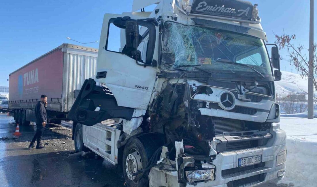 Bitlis’te gerçekleşen trafik kazasında iki tır çarpıştı ve maddi hasar
