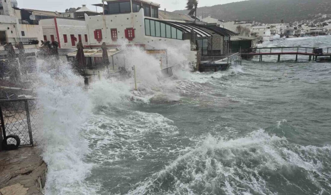 Bodrum’da yaşanan şiddetli fırtına nedeniyle tekneler kıyıya sürüklendi ve feribot