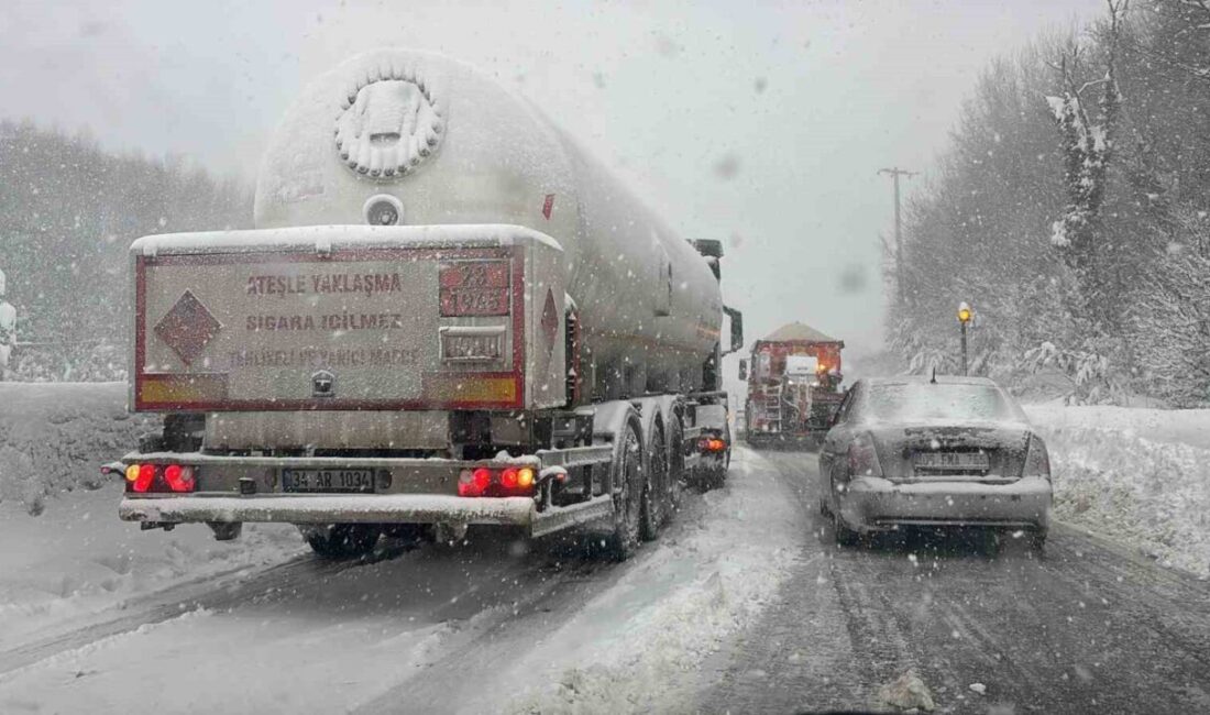 Bolu Dağı geçidinde meydana gelen yoğun kar yağışı nedeniyle İstanbul