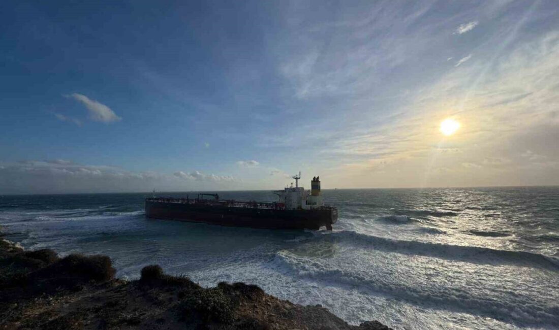 Umman bayraklı “QENDIL” adlı boş ham petrol tankerinin, Çanakkale’nin Bozcaada