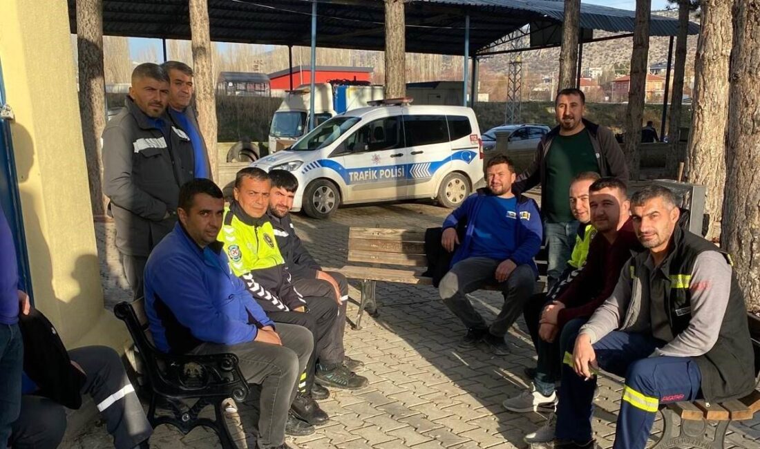 Konya’nın Bozkır ilçesinde polis ekipleri, trafik güvenliğine dikkat çekmek amacıyla