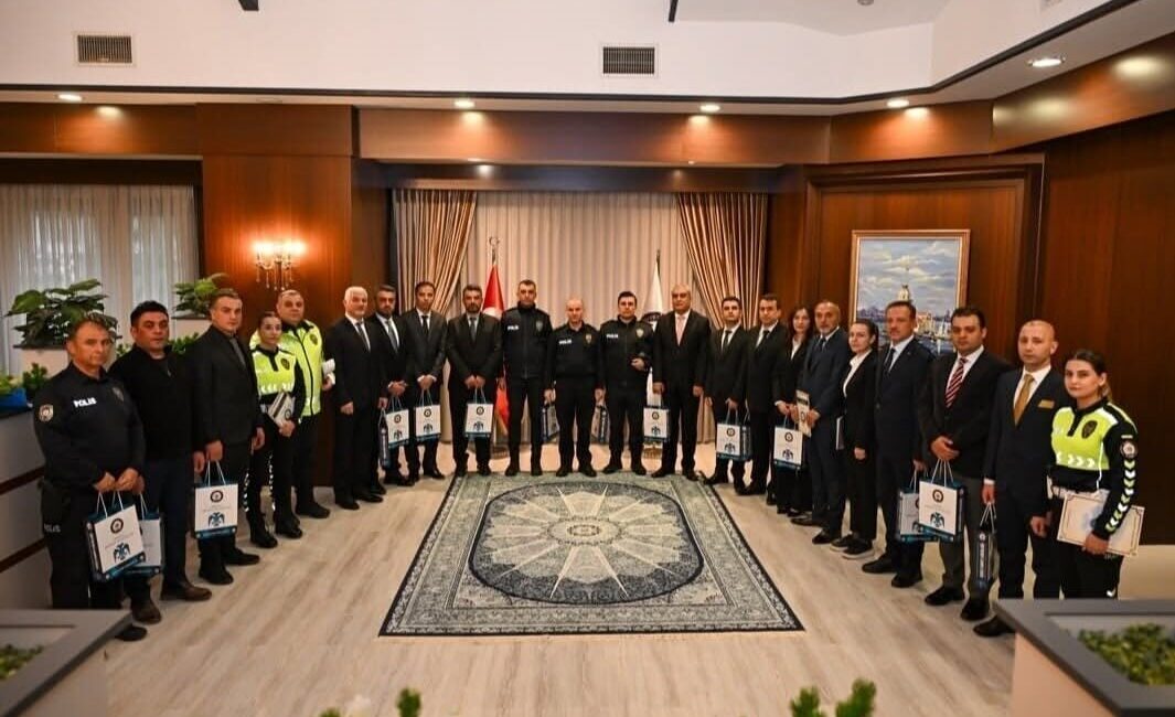 Buldan İlçe Emniyet Müdürlüğü’nde görev yapan başarılı polis şefleri, özel