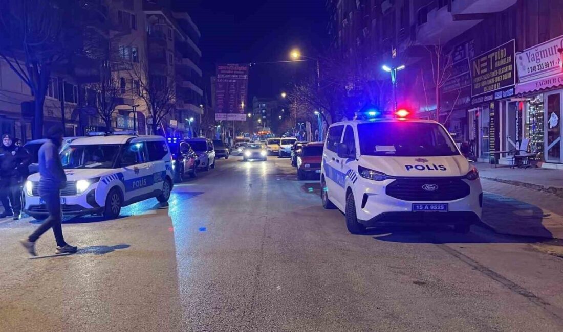 Burdur’da bir eğlence mekanında yaşanan kavgada bir kişi bıçaklandı ve