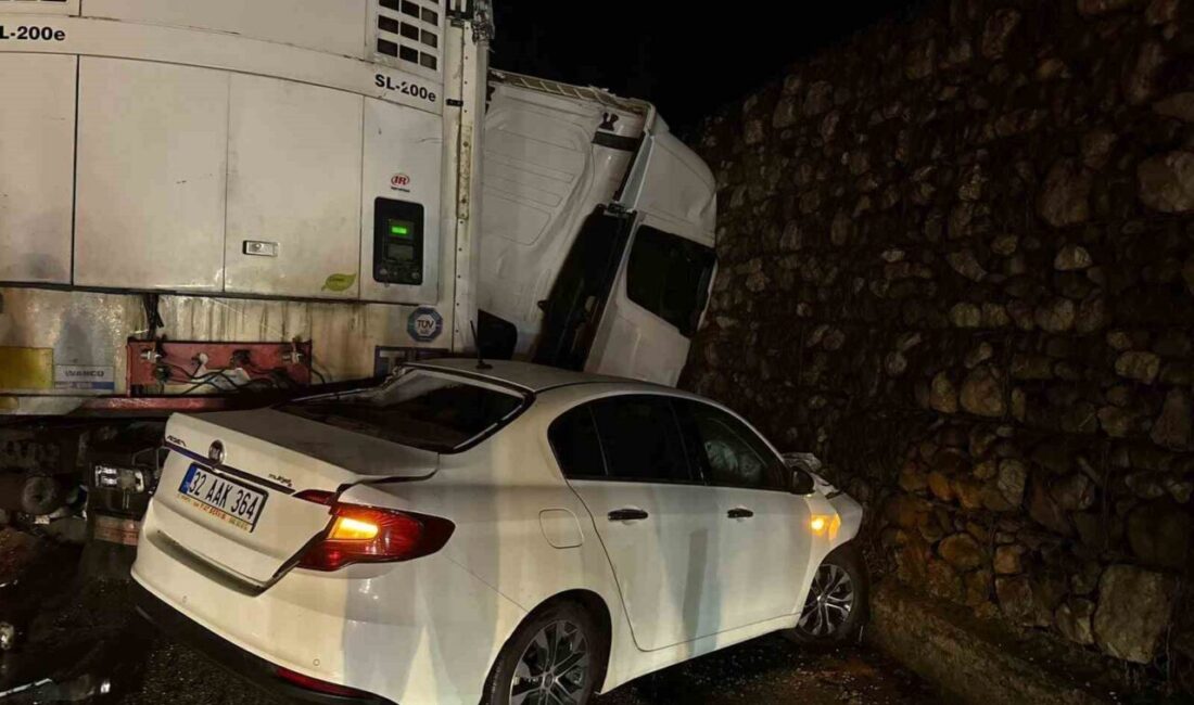 Burdur’da meydana gelen trafik kazasında, 2 otomobil ile bir tırın
