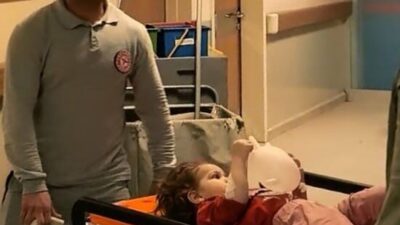 Bursa’nın İnegöl ilçesinde, 2 yaşındaki bir çocuk, bir apartmanın 2.
