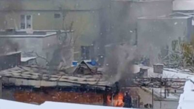 Bursa’nın Yıldırım ilçesine bağlı Yeşilyayla Mahallesi’nde bulunan bir evin çatı