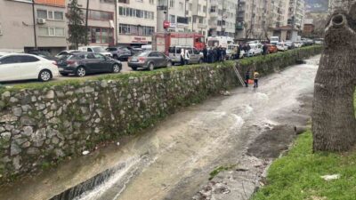 Bursa’nın Yıldırım ilçesinde dereye düşen 53 yaşındaki bir kişi hayatını