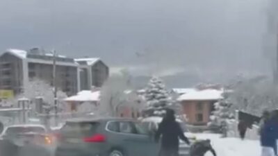 Bursa’da etkili olan kar yağışı, yaşamı olumsuz etkilerken, kentte korku