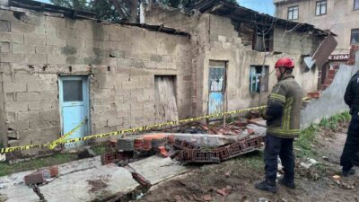 Bir genç, Bursa’nın Kestel ilçesinde meydana gelen bir duvar çökmesi
