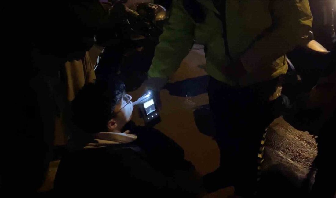 Bursa’nın Osmangazi ilçesinde meydana gelen trafik kazasında otomobil ile motosiklet